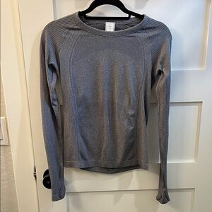 Women’s Fluid Seamless Gray Long Sleeve Active Swiftly Tech Top